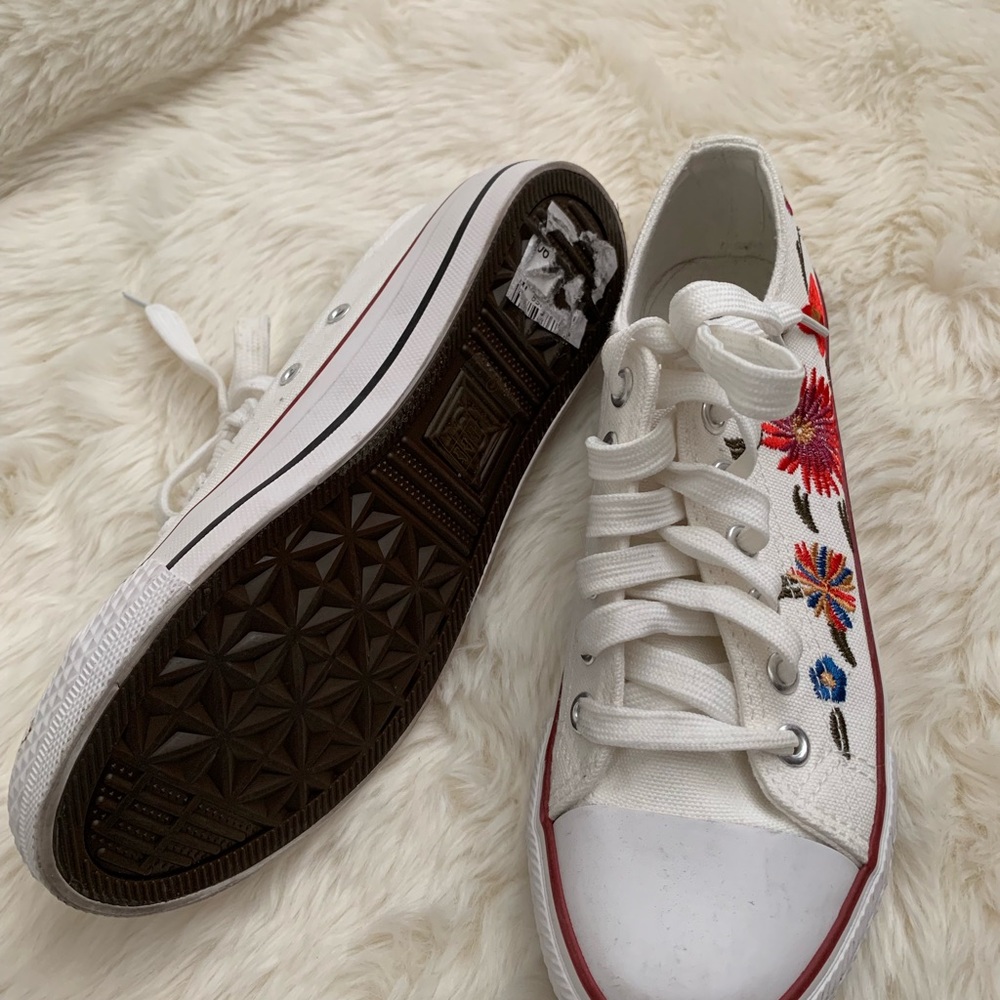 Shoe - Picture 2 of 3